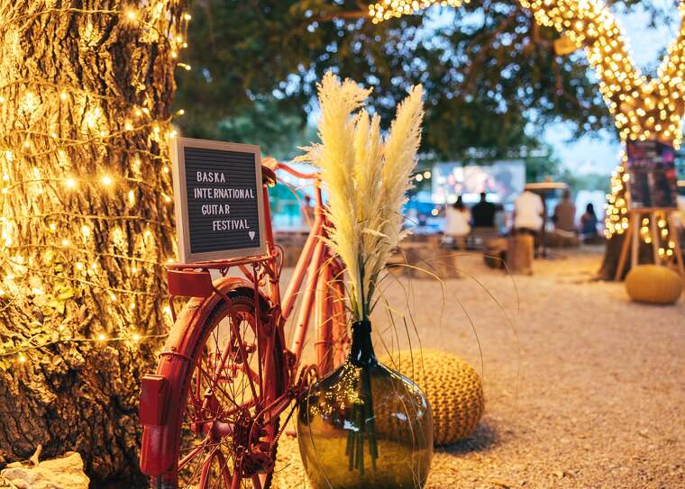 Tri dana vrhunske glazbe pod zvjezdanim nebom Baške: novo izdanje Baška International Guitar Festivala