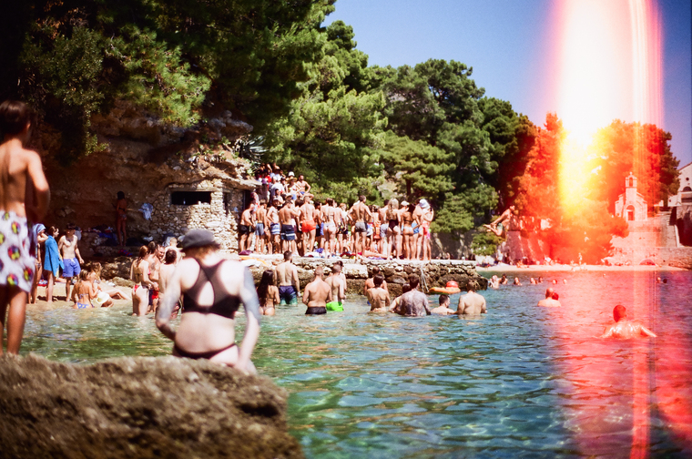 Bol na Braču ponovno postaje epicentar urbane kulture: Objavljeni datumi četrnaestog izdanja festivala Graffiti na Gradele