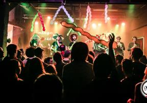 jeboTonovih pet u Vintageu