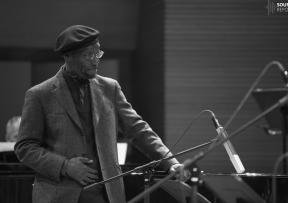 Centenarij, Tolliver i Town Hall