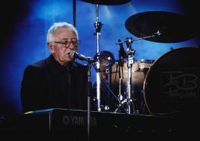 Umro je Oliver Dragojević